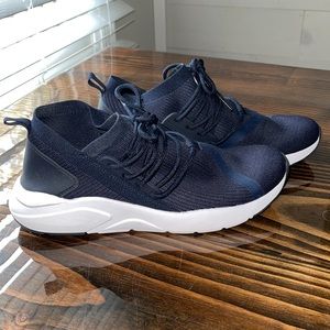 Fabletics Sneaker